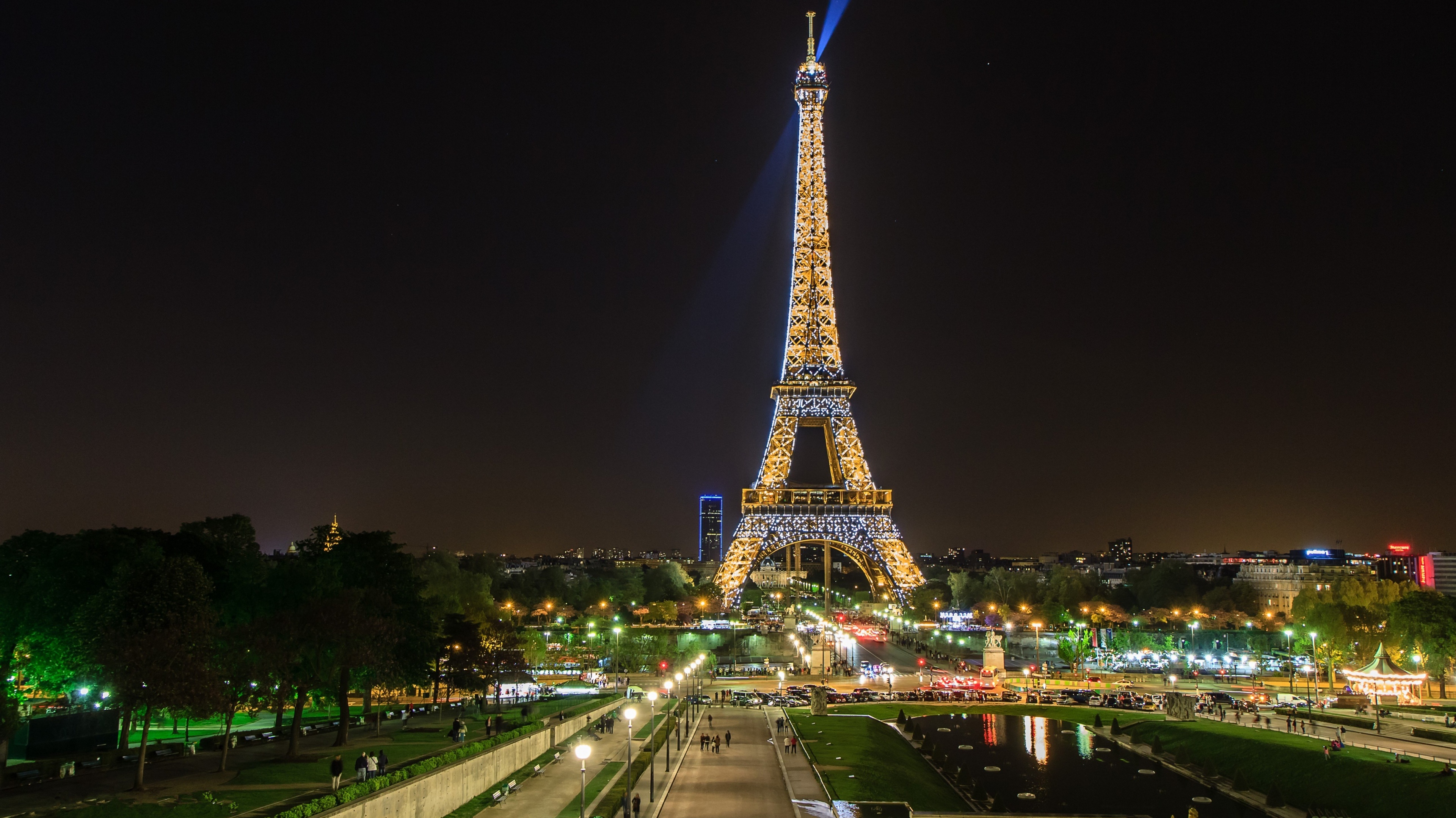 Eiffel_Tower_Paris_3840x2160.jpg